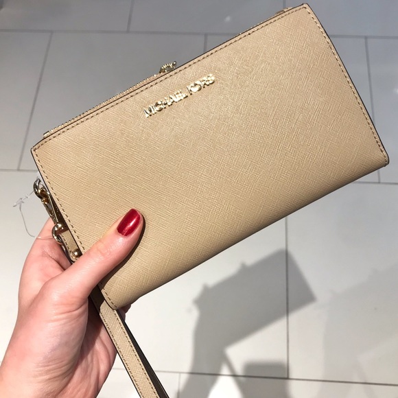 Michael Kors Jet Set Travel Wristlet JST Wallet - Picture 2 of 6